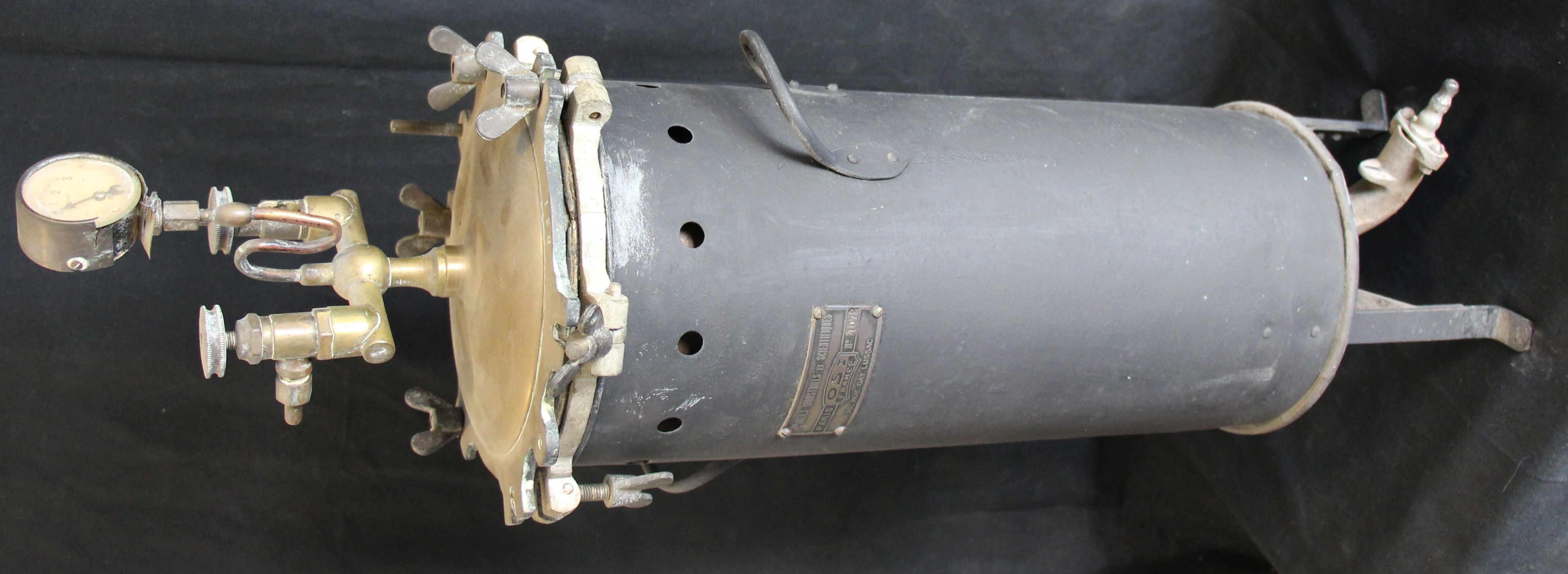 Autoclave de comptoir pour stérilisation des pansements, vue générale, ©UM
