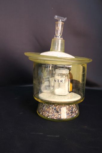 Dessicateur et KBr, vue générale, ©UM