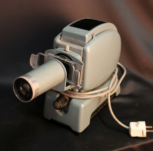 Projecteur de diapositive, vue générale, ©UM