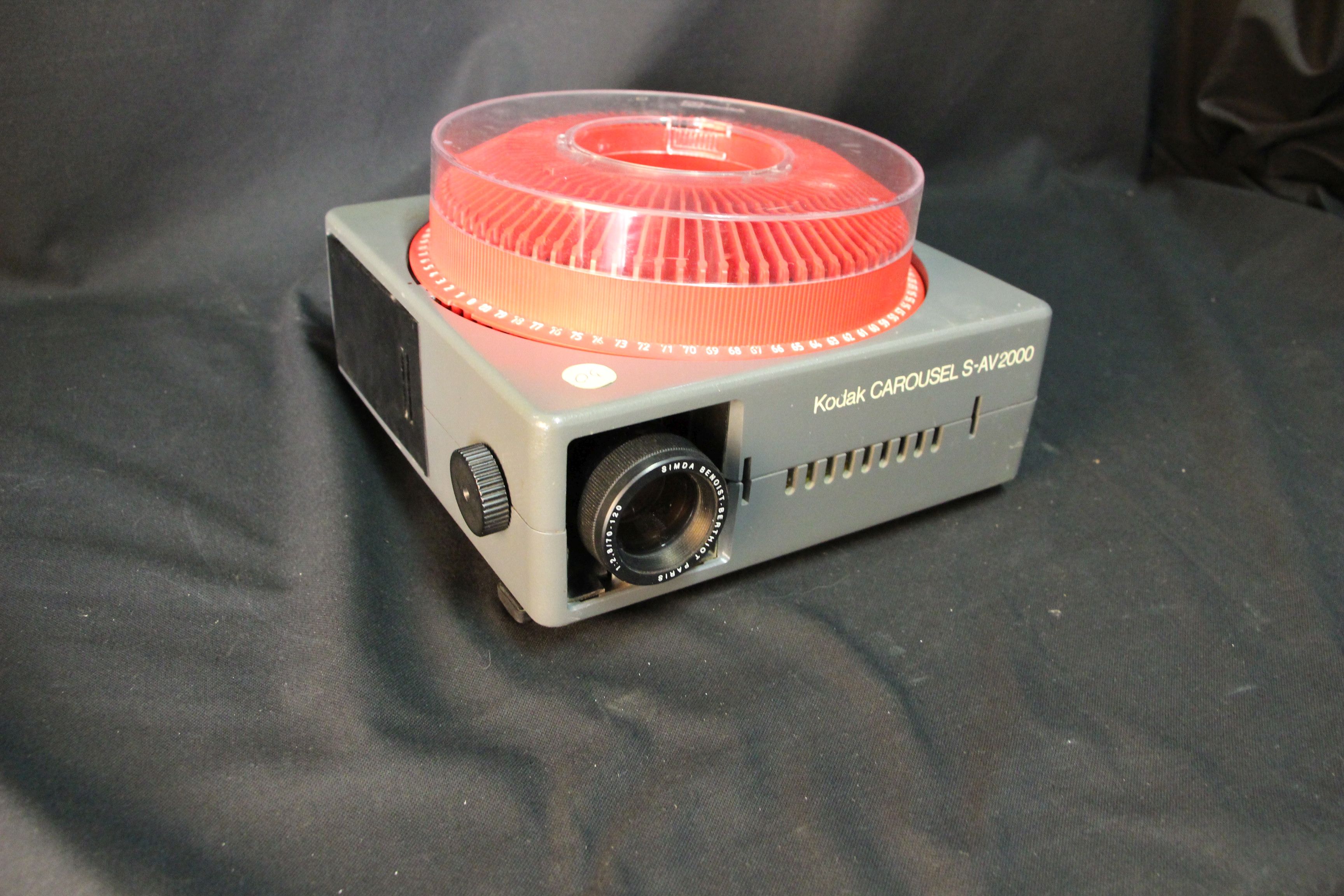 Projecteur de diapositives carrousel, KODAK, 1972-1979, vue générale, UM©
