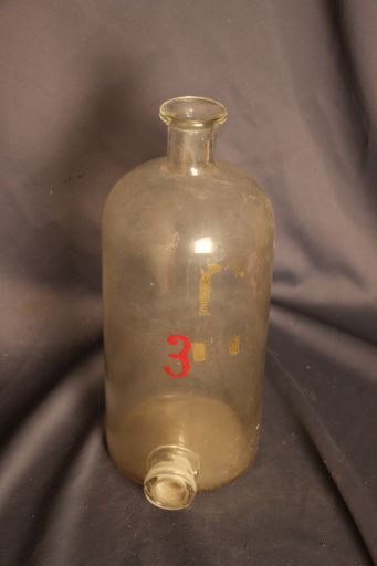 Bouteille à robinet, vue générale, ©UM