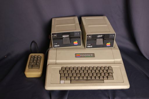 Micro-ordinateur Apple II Europlus, vue générale, ©UM