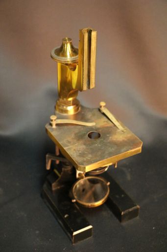 Statif de microscope, vue générale, ©UM