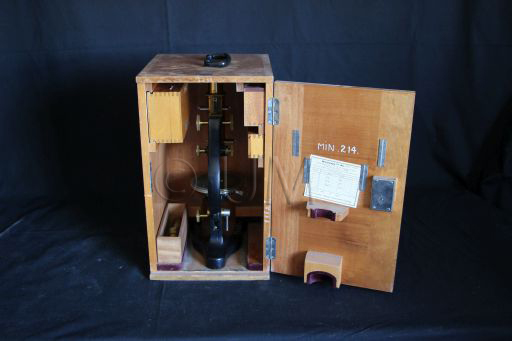Microscope composé, ERNST LEITZ, vue d'ensemble 1, première moitié du XXème siècle, ©UM