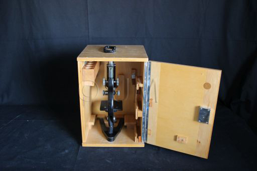 Microscope composé, EMARDELEY, vue d'ensemble 1, deuxième moitié du XXème siècle, ©UM