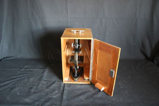 Microscope composé, JOUAN, vue d'ensemble 1, deuxième moitié du XXème siècle, ©UM