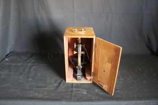 Microscope composé, NACHET, vue d'ensemble 1, première moitié du XXème siècle, ©UM