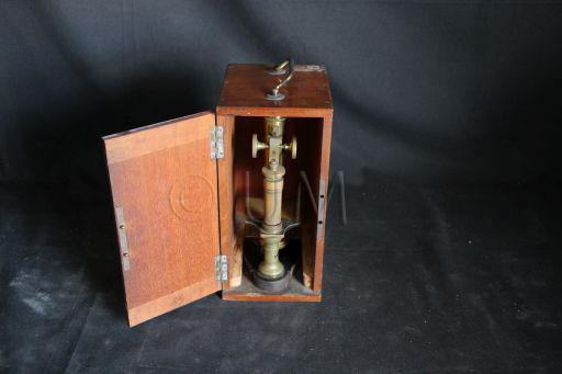 Lot de microscope composé, NACHET, vue d'ensemble 1, deuxième moitié du XIXème siècle, ©UM