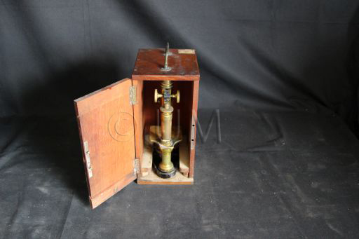 Lot de trois microscopes composés, NACHET ET FILS, vue d'ensemble 1, deuxième moitié du XIXème siècle, ©UM