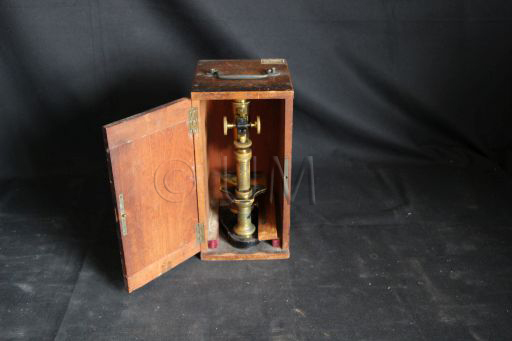 Lot de deux microscopes composés, NACHET, vue d'ensemble 1, deuxième moitié du XIXème siècle, ©UM
